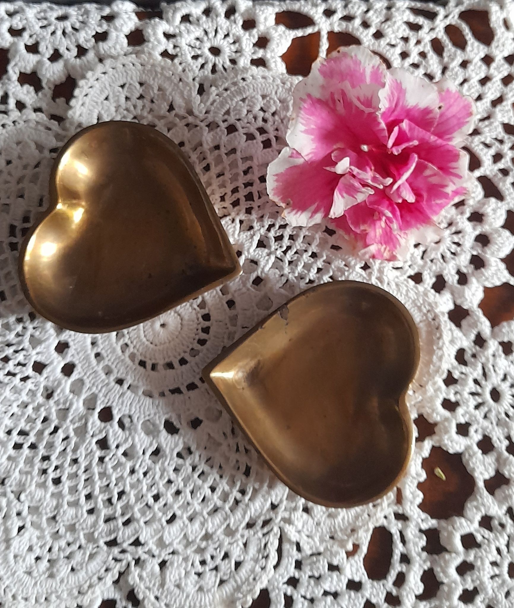 Duo of pocket trays, brass heart, vintage