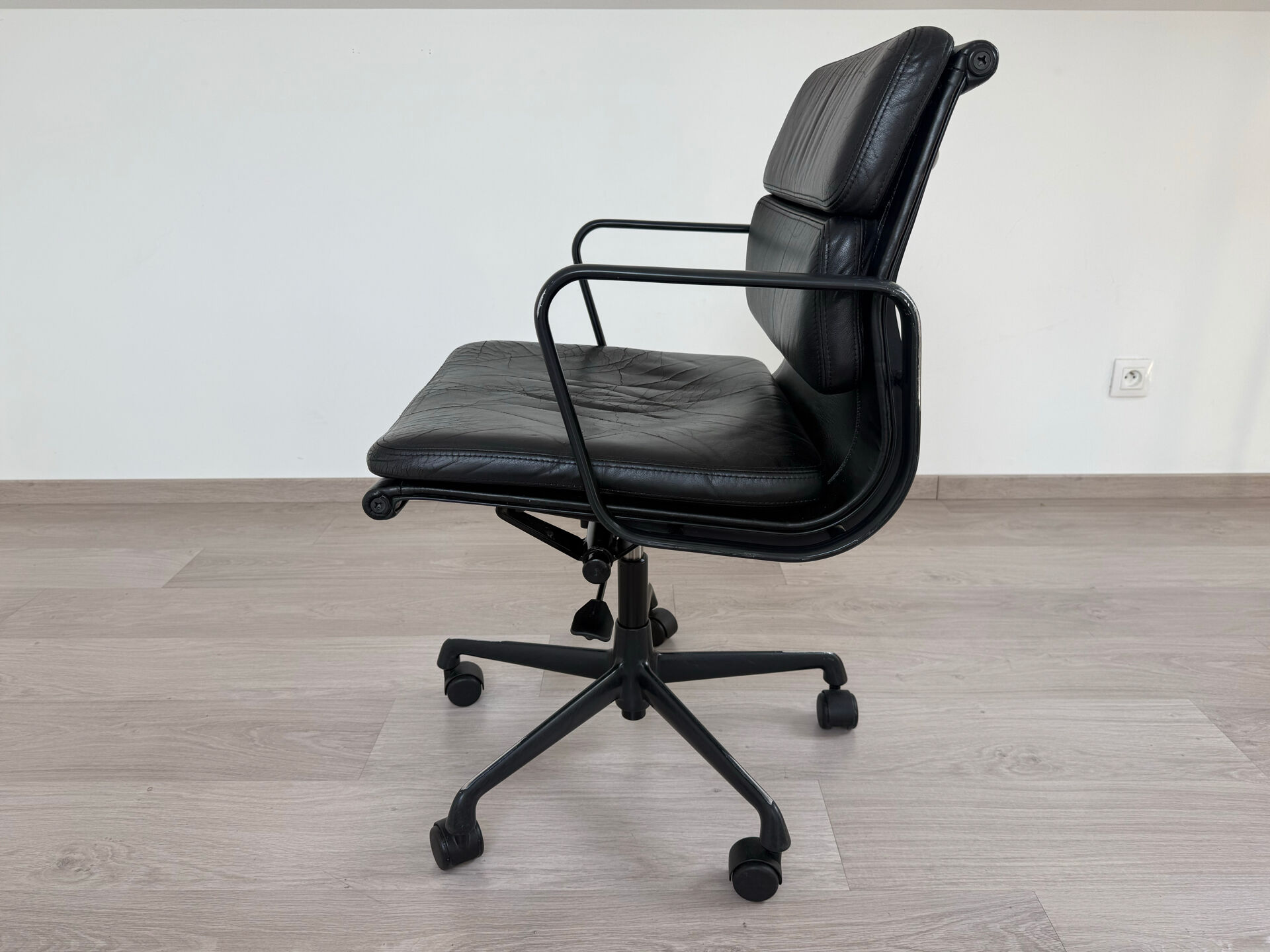 Fauteuil de bureau Eames Vitra EA 227 années 70