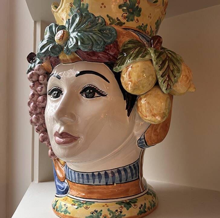 Sicilian vase woman frutta large