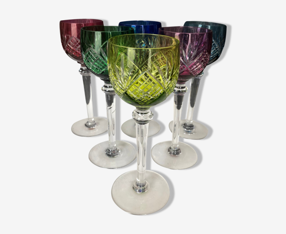 Set de 6 verres à vin de couleur en cristal taillé de Saint Louis | Selency