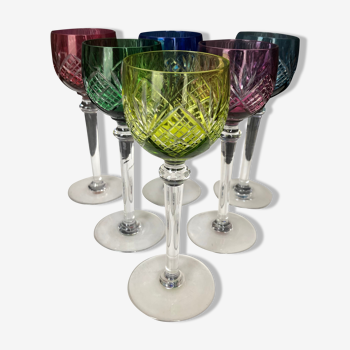 Set de 6 verres à vin de couleur en cristal taillé de Saint Louis