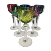 Set de 6 verres à vin de couleur en cristal taillé de Saint Louis
