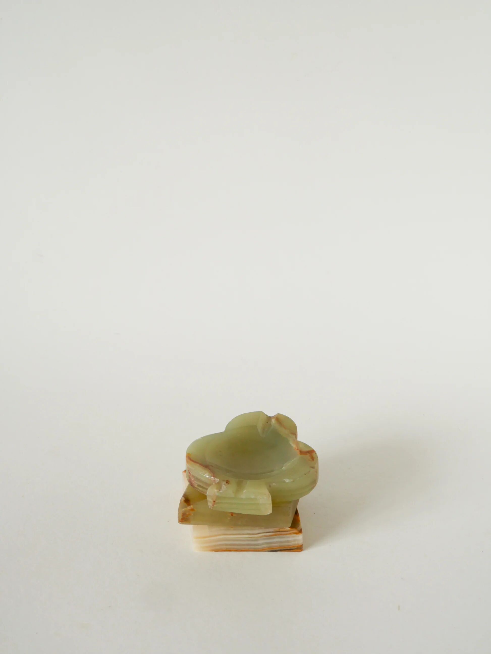 Onyx trinket tray, clover shape, green and brown, 1970.