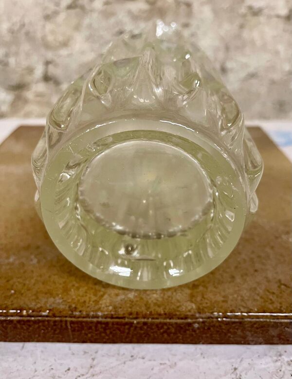 Vase Labyrinthe en verre moulé – design František Vizner – Sklo Union