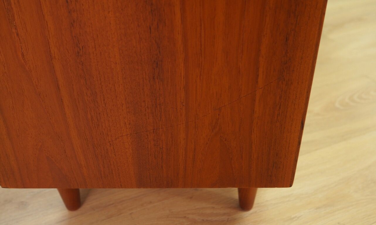 Classic chest of drawers