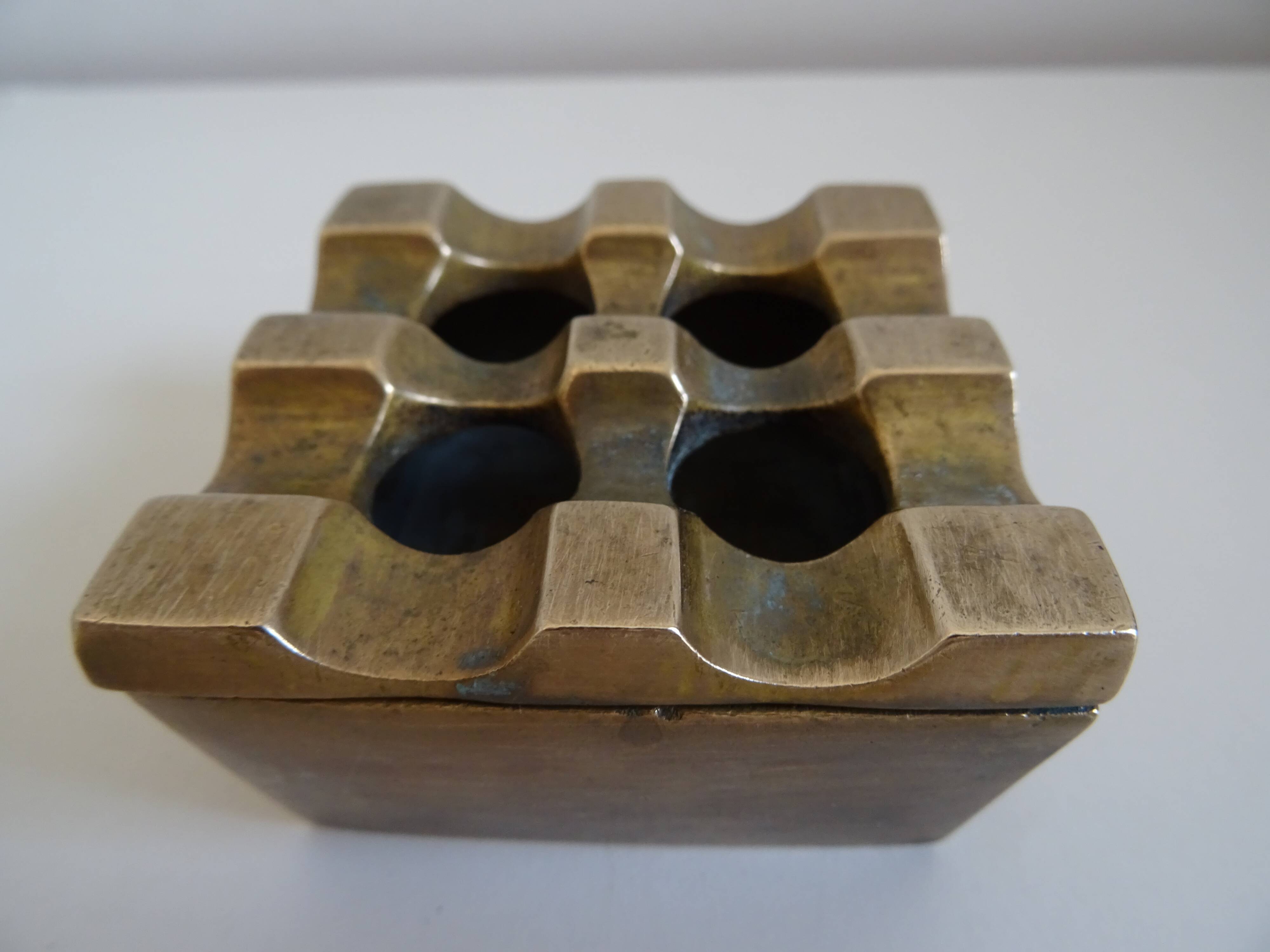 Scandinavian design ashtray in vintage bronze Ultima an 70