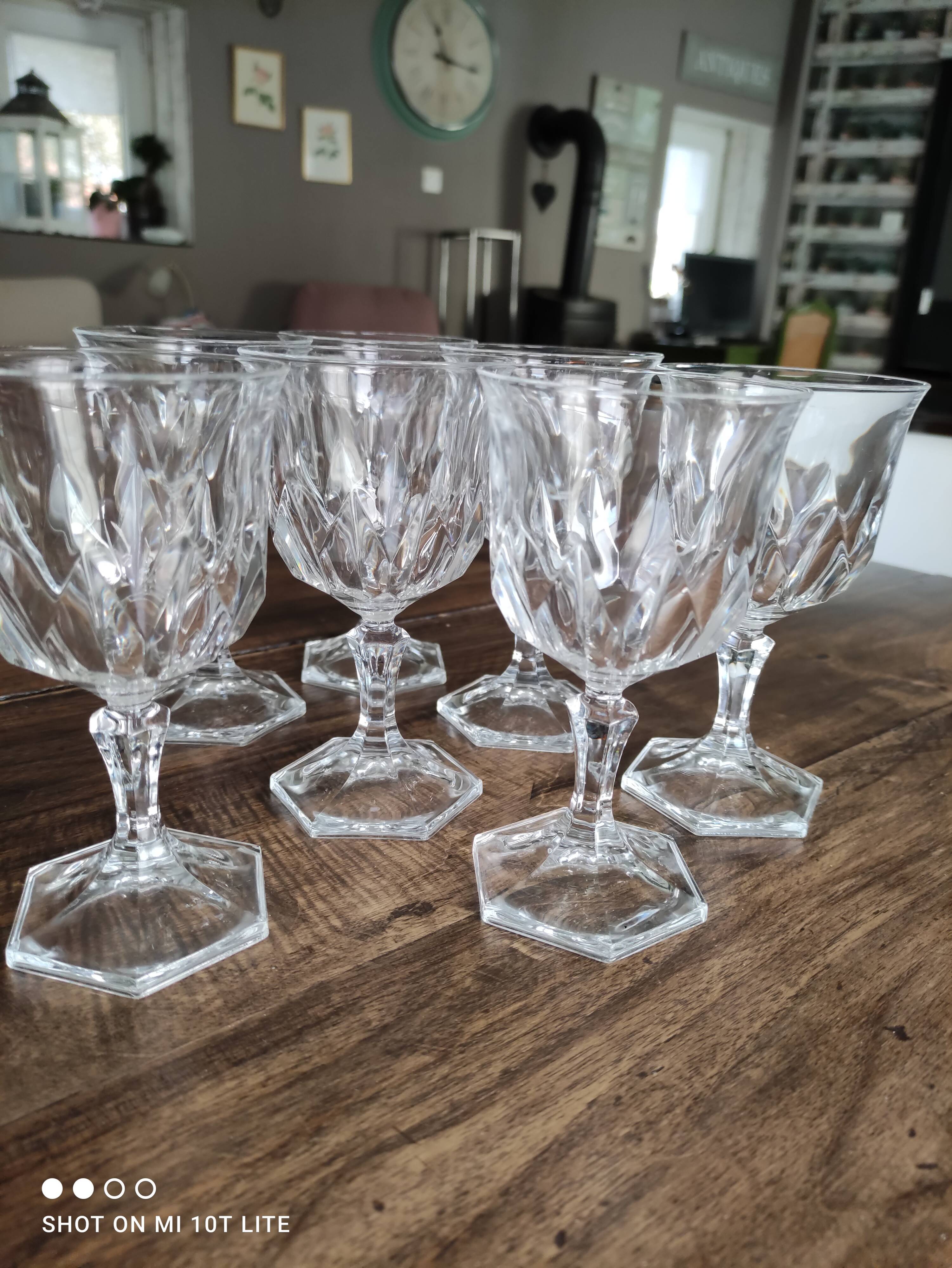Lot de 7 verres à vin blanc en verre ancien