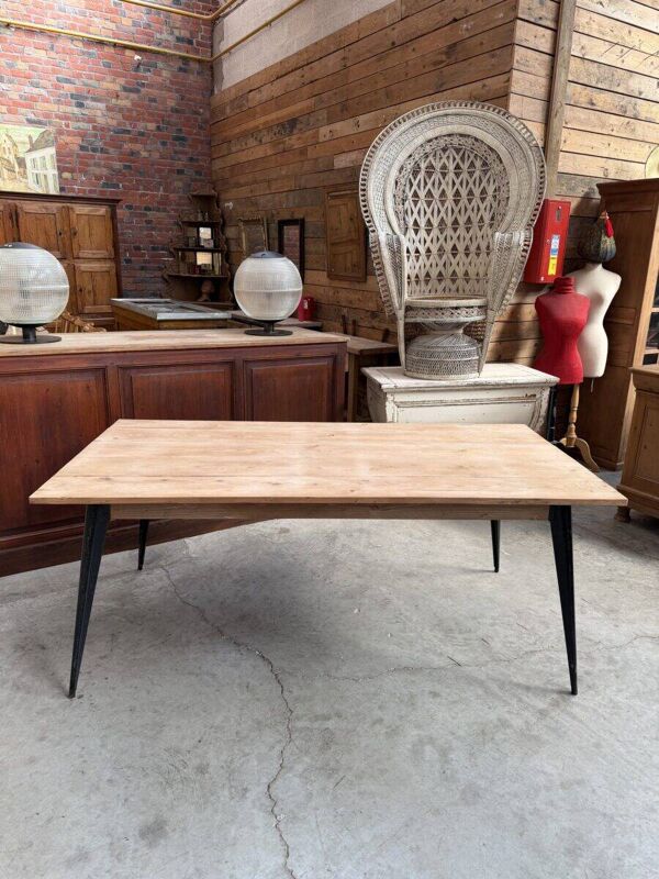 Ancienne table en sapin pieds Tolix