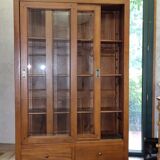 Double sliding door display case