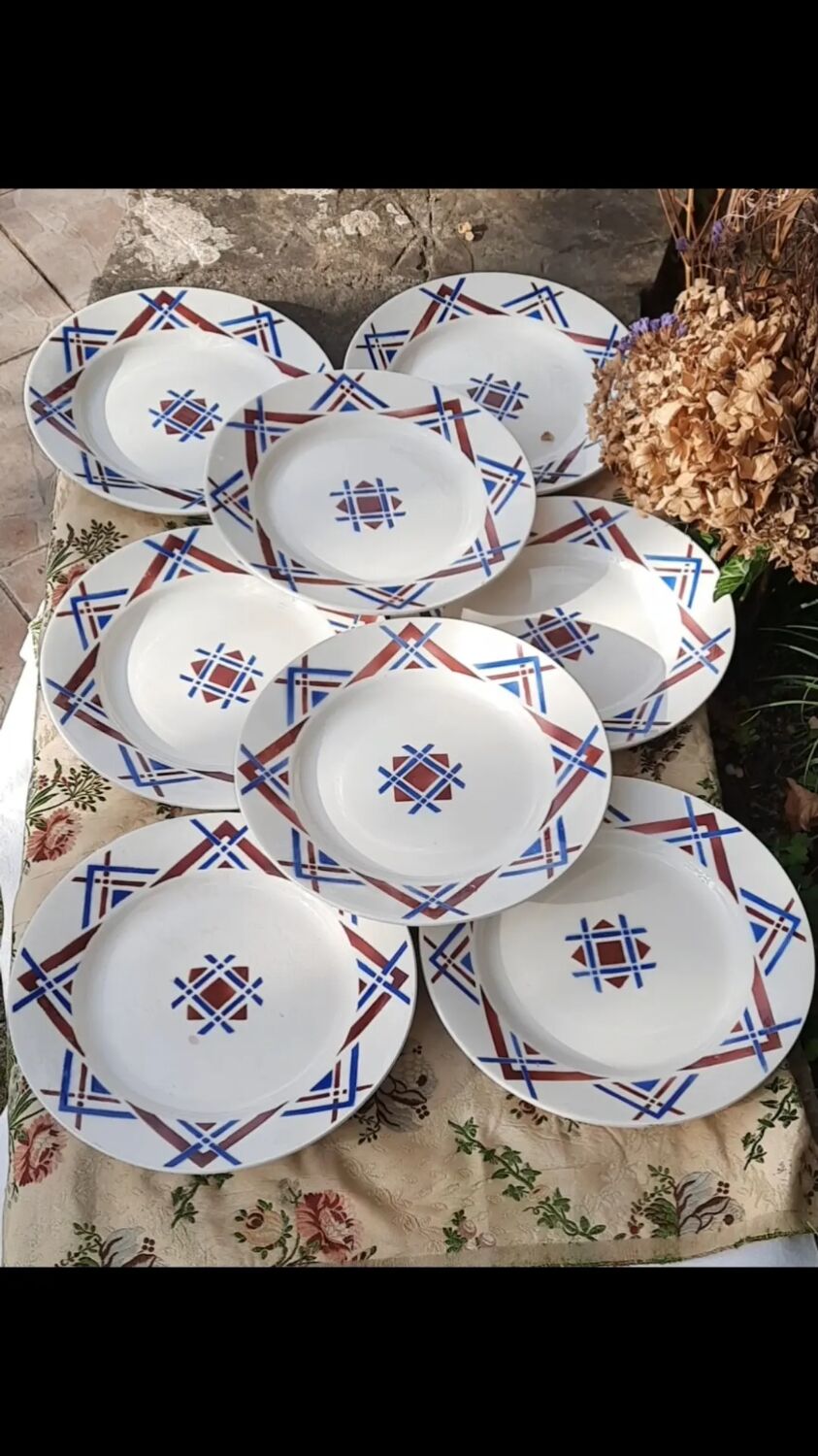 8 flat plates of Moulin des Loups