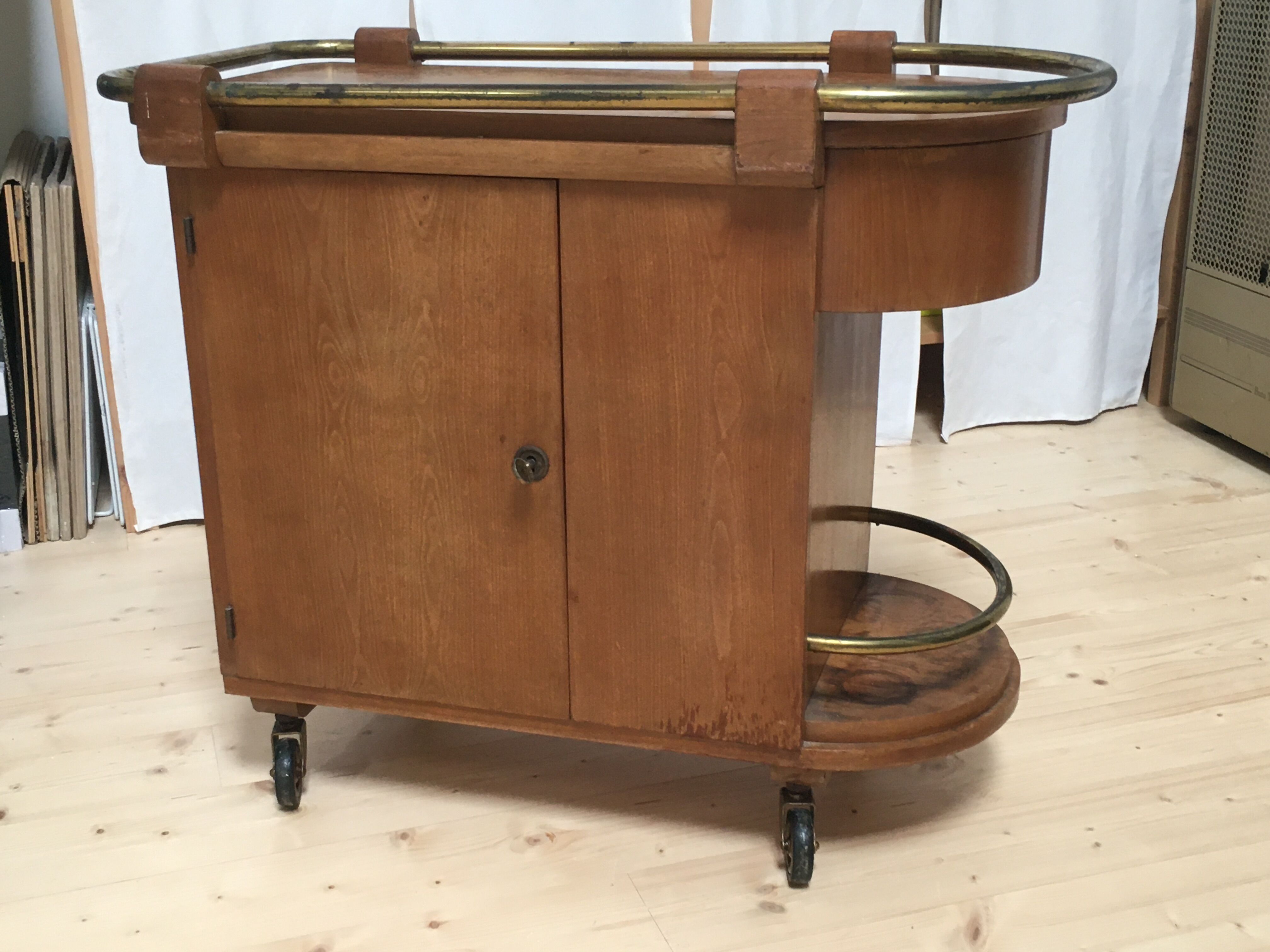 Furniture bar a roulette art deco