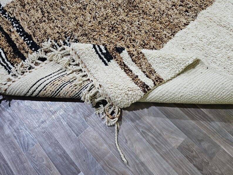 Handmade Berber rug, traditional craftsmanship, size 150 x 250 cm