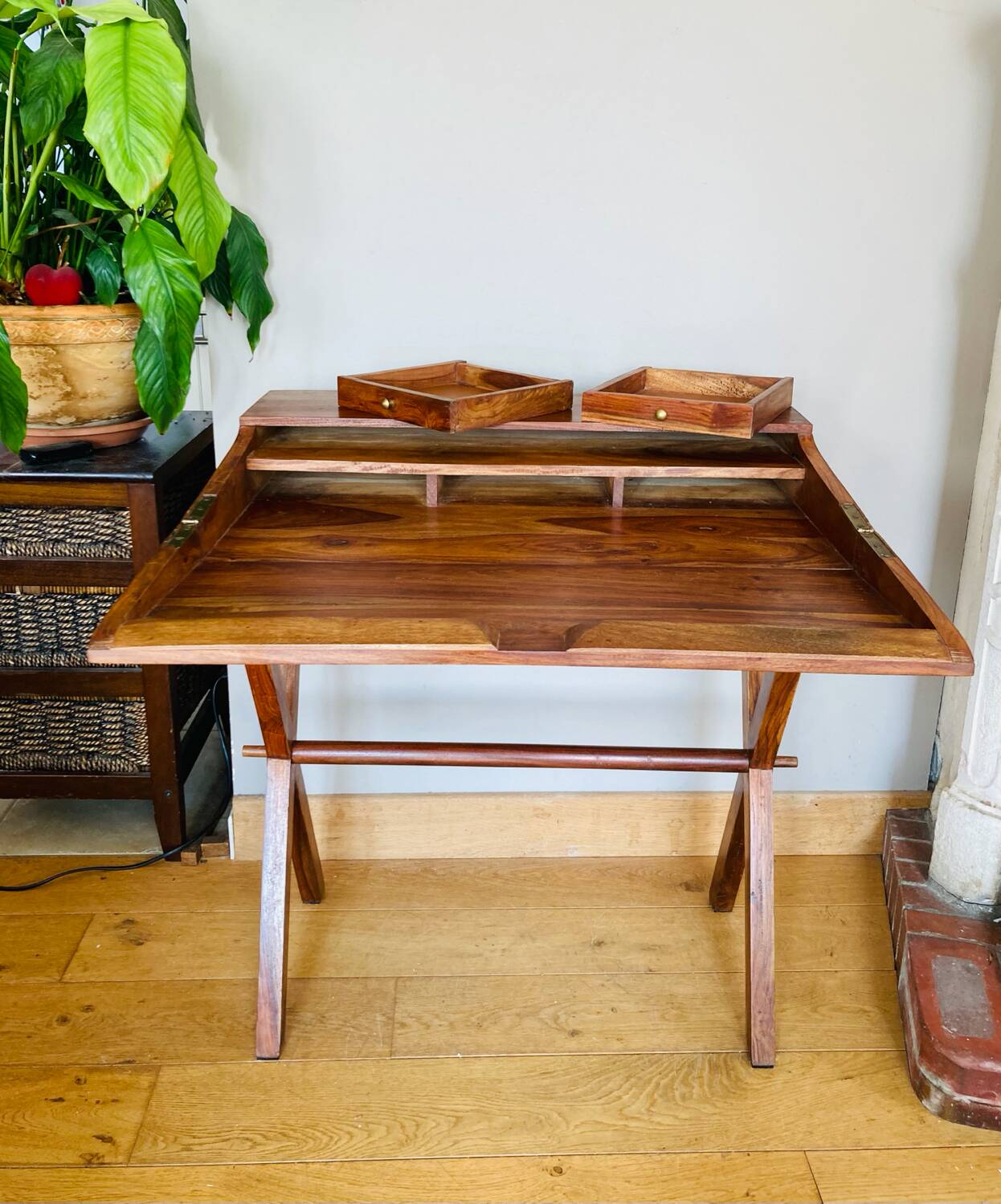 Desk, writing desk in solid rosewood and studded leather, 20th century.