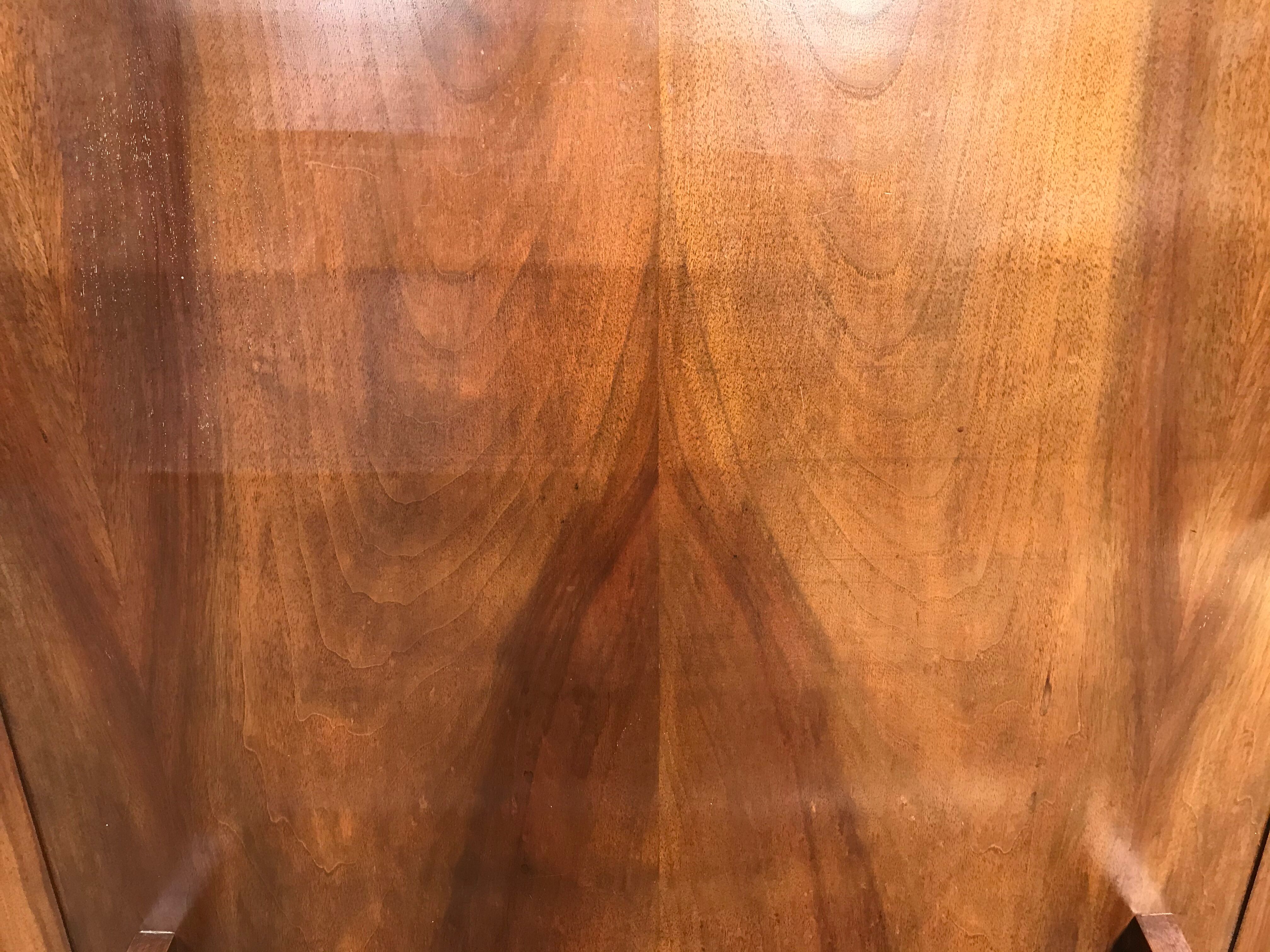 Period art deco in walnut veneer