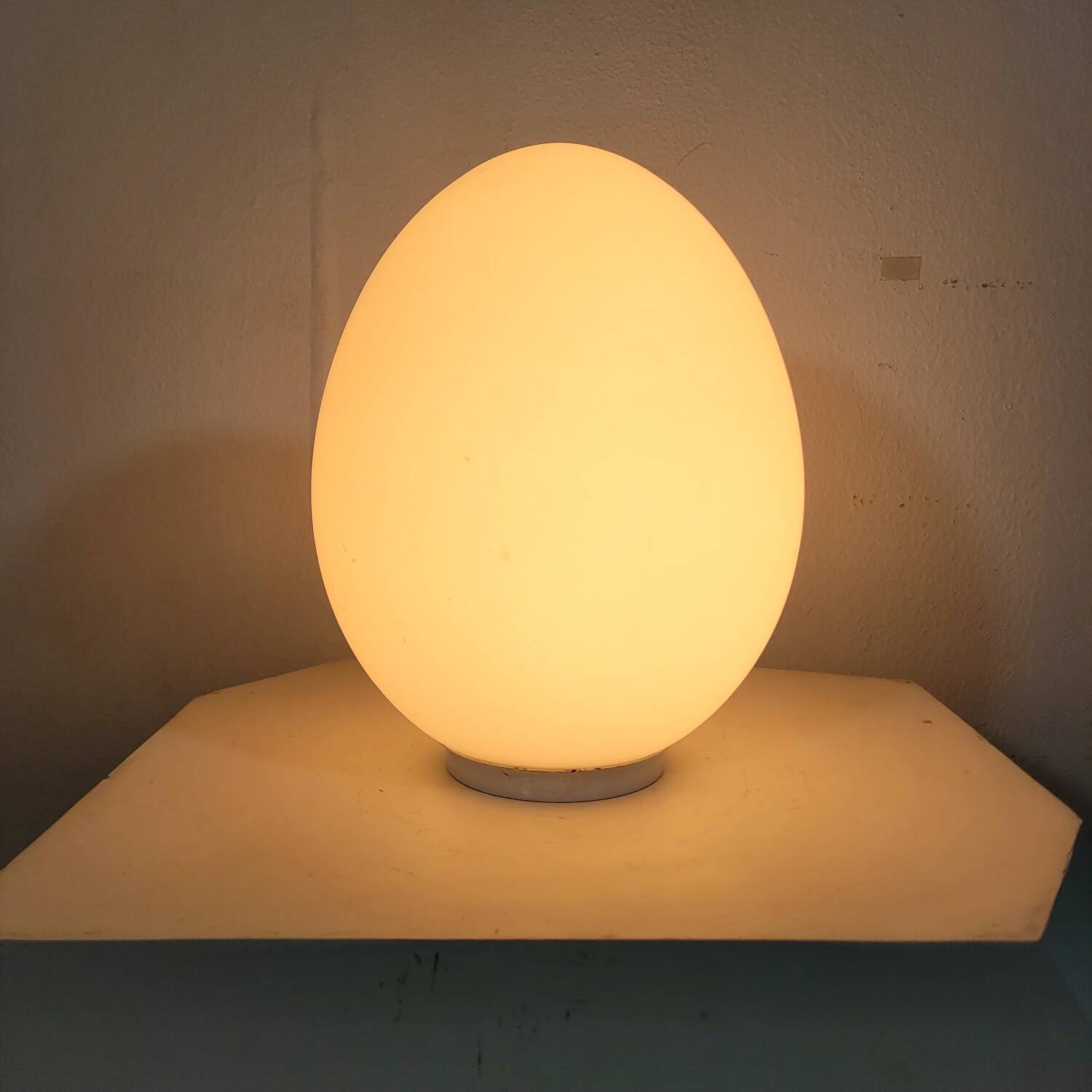 Vintage egg lamp in white opaline