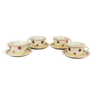 Set of 4 coffee cups.