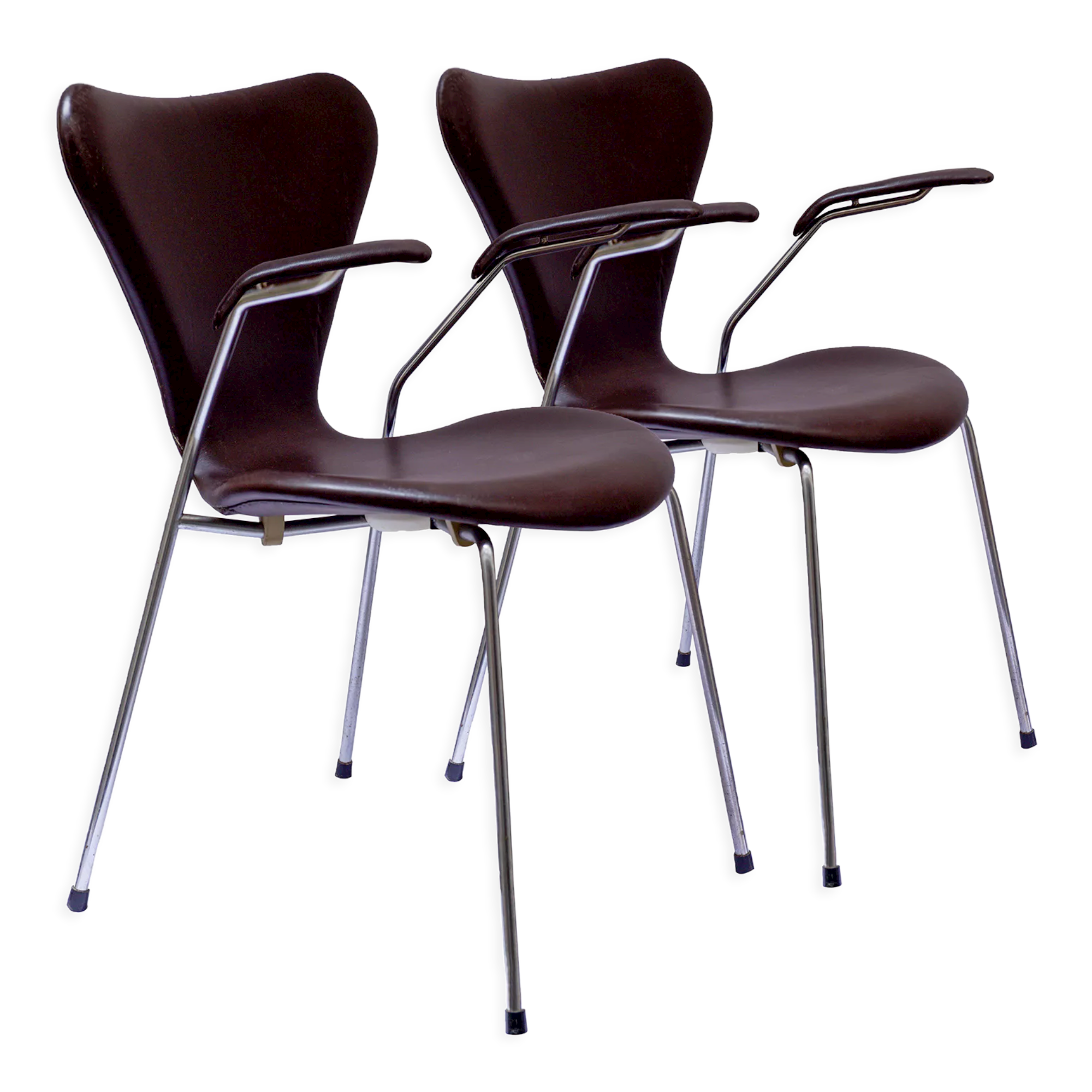 Paire de chaises modèle 3207 par Arne Jacobsen pour Fritz Hansen