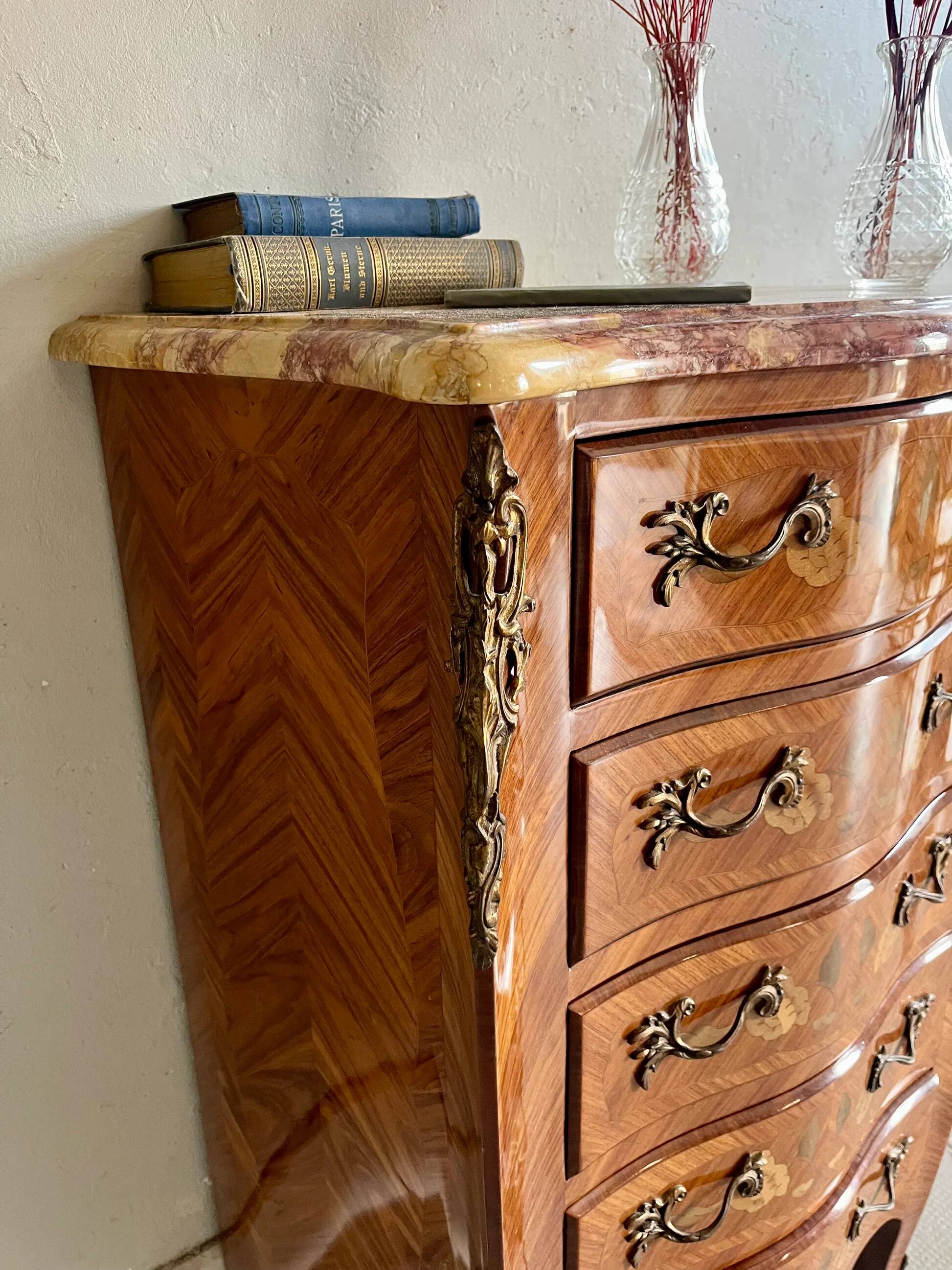 Chiffonnier Louis XV en bois et marbre