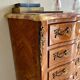 Chiffonnier Louis XV en bois et marbre