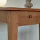 Bureau ancien à double tiroir, pieds gainés, XIXème