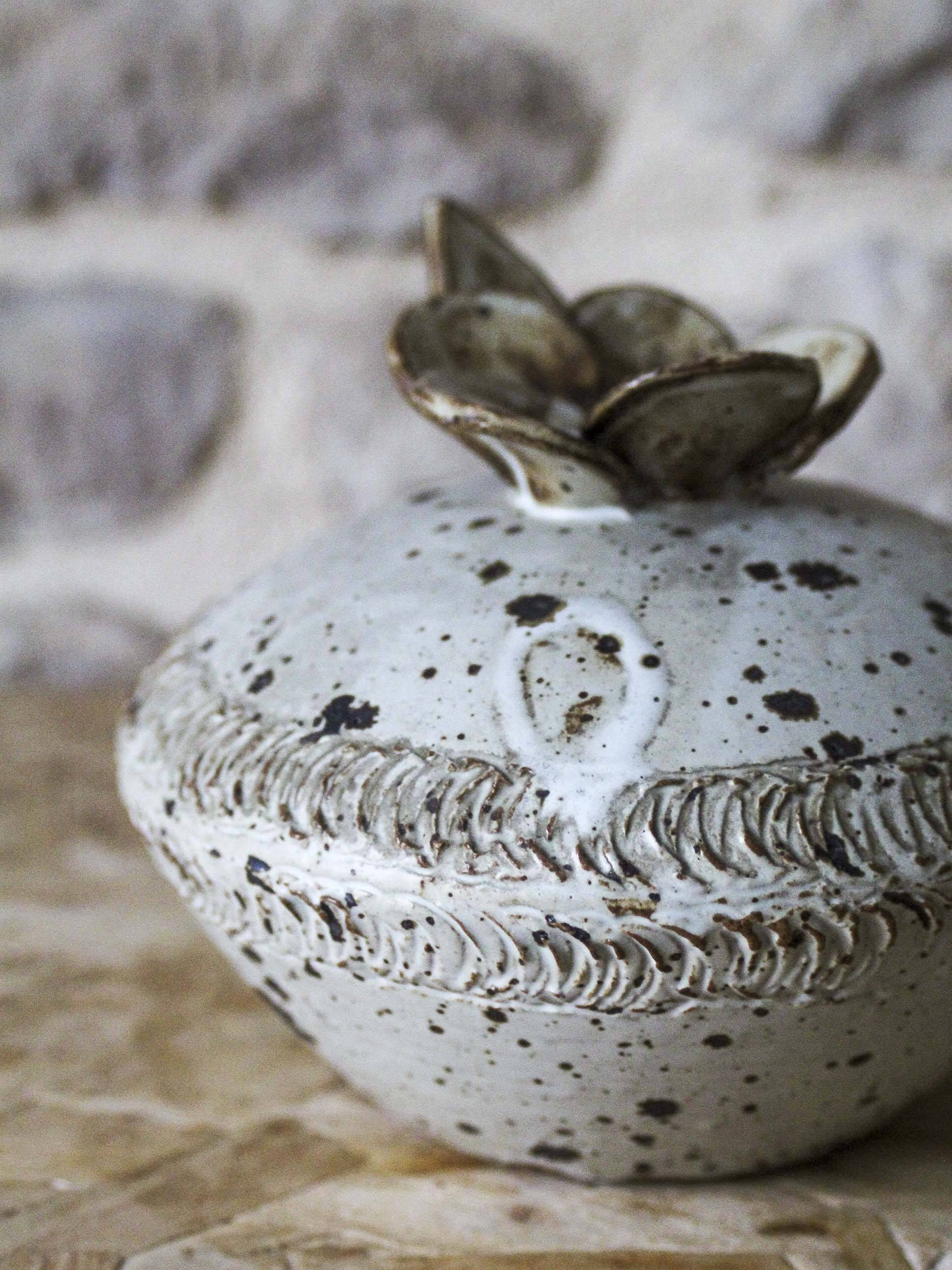 Soliflore vase in pyrite sandstone Suzanne Dauliach