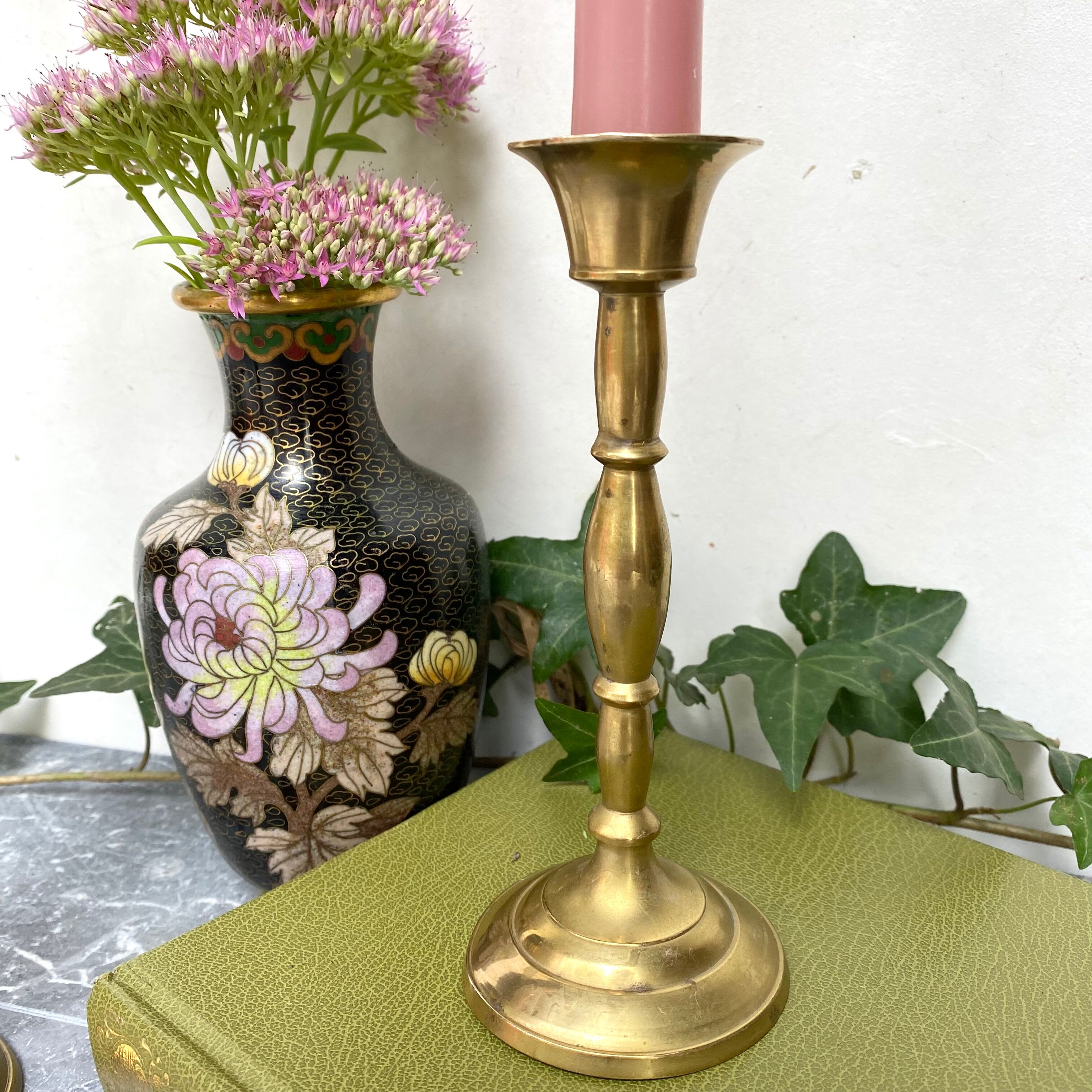 Bougeoirs en laiton doré