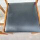 paire de chaises style scandinave, simili cuir noir