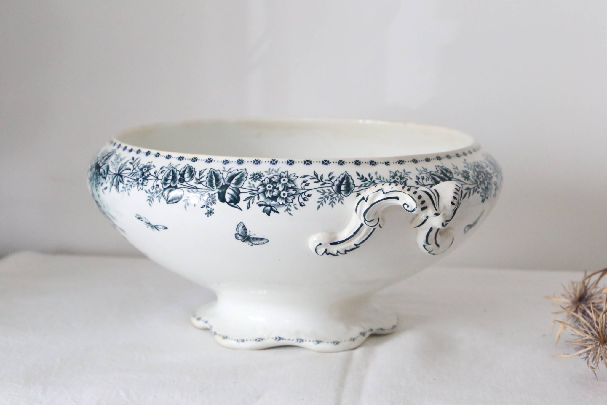 Terre de Fer tureen or salad bowl, Onnaing earthenware, Stella motif, French manufacture