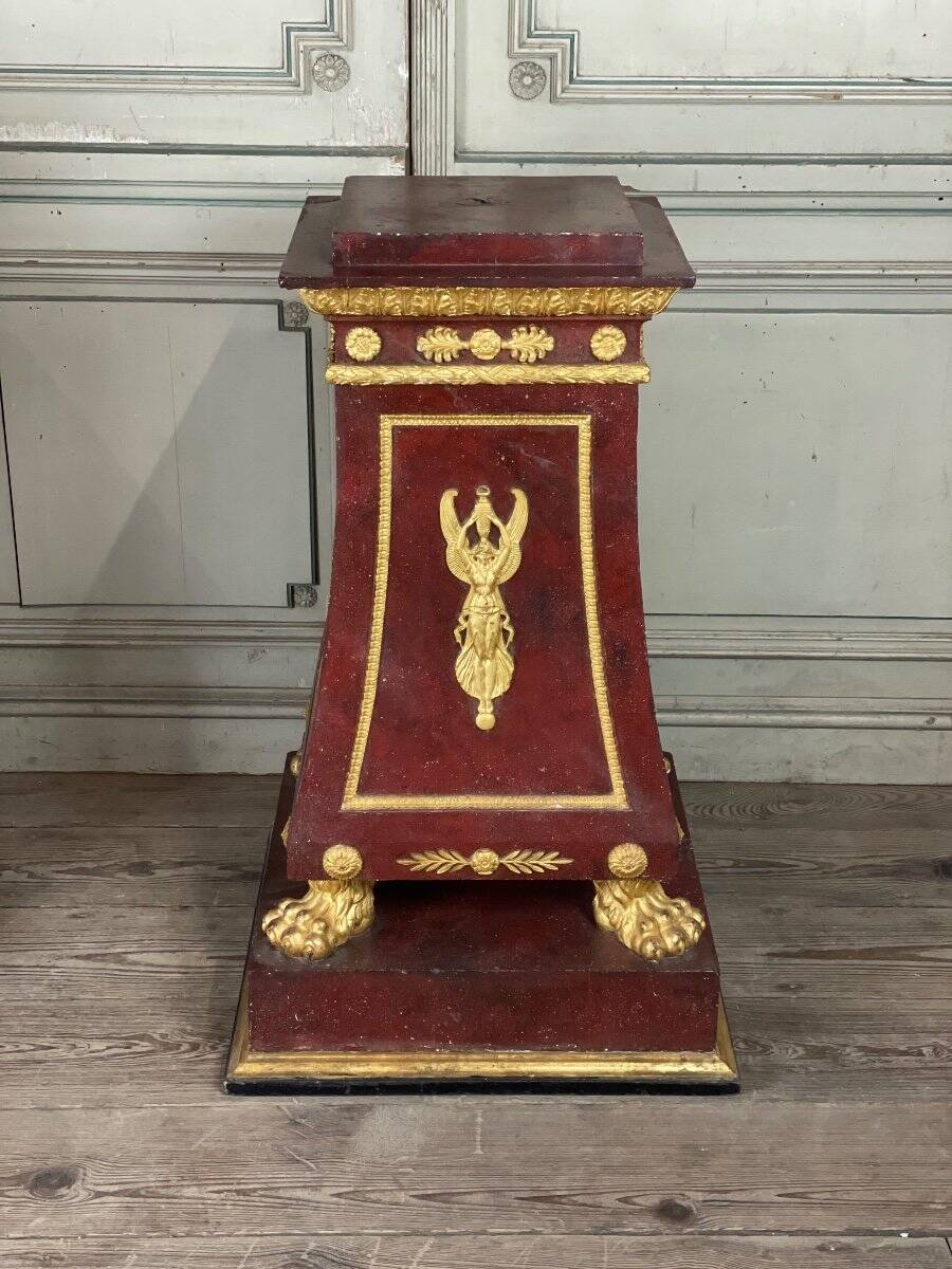 Pair of plaster bases imitating porphyry and gilded bronze circa 1980.