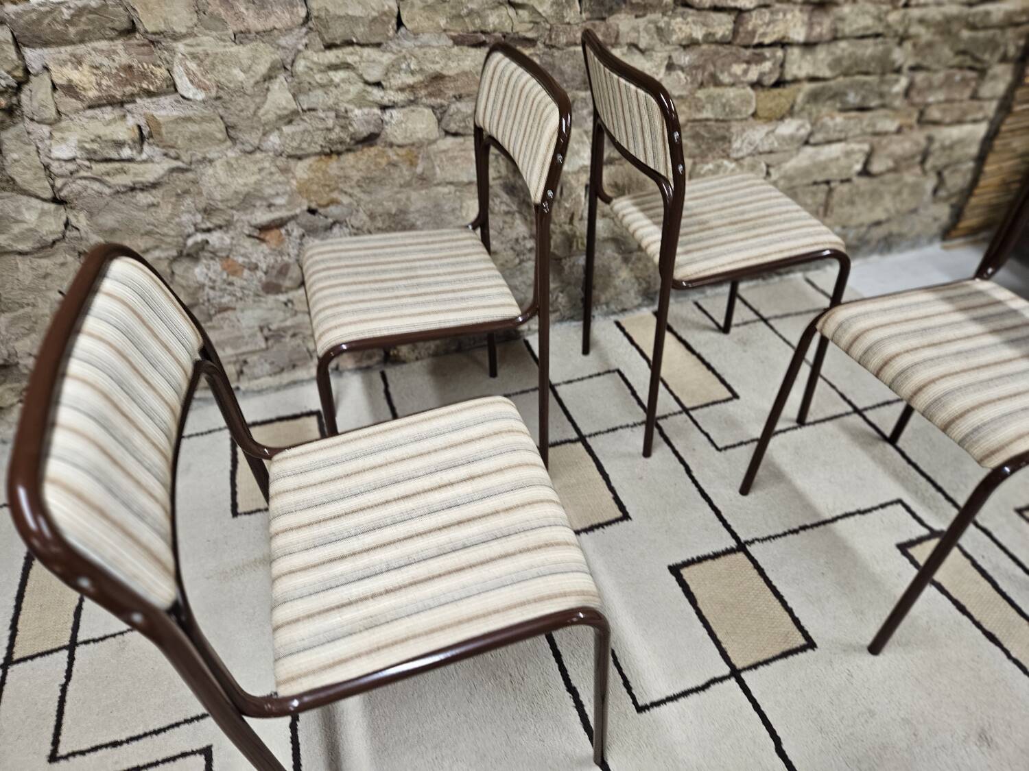 Set of 4 vintage stackable chairs 1980