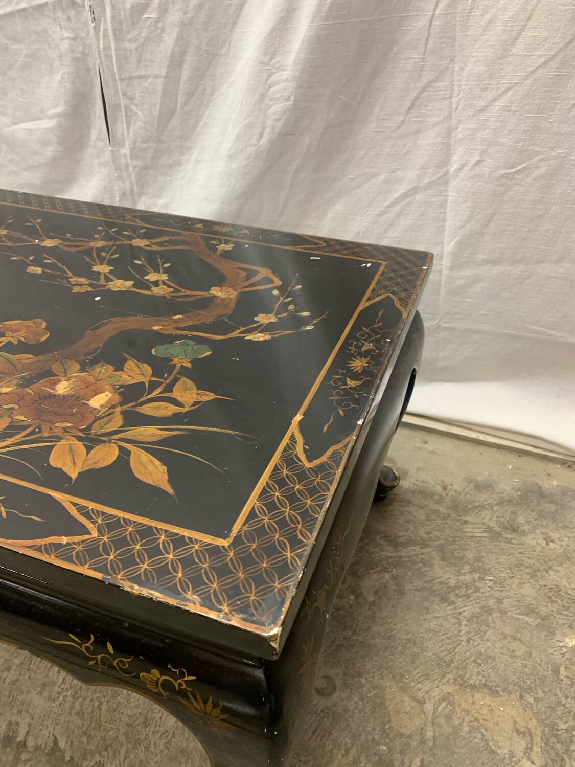 Vintage Japanese-style coffee table in painted lacquered wood