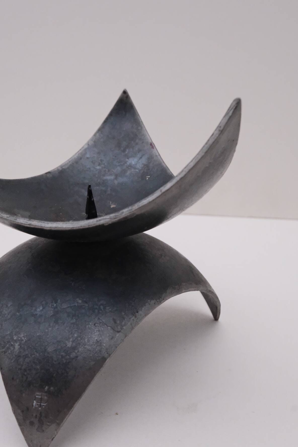 Bougeoir en acier signé, 1970