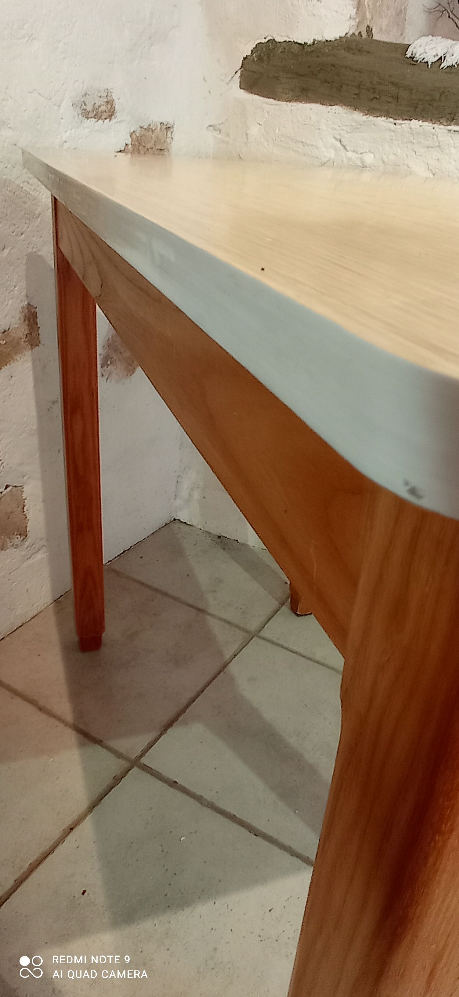 Bureau ou table d'appoint en formica