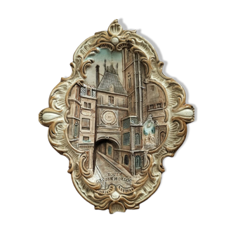 Plaque murale en barbotine polychrome signée WS&S Rouen