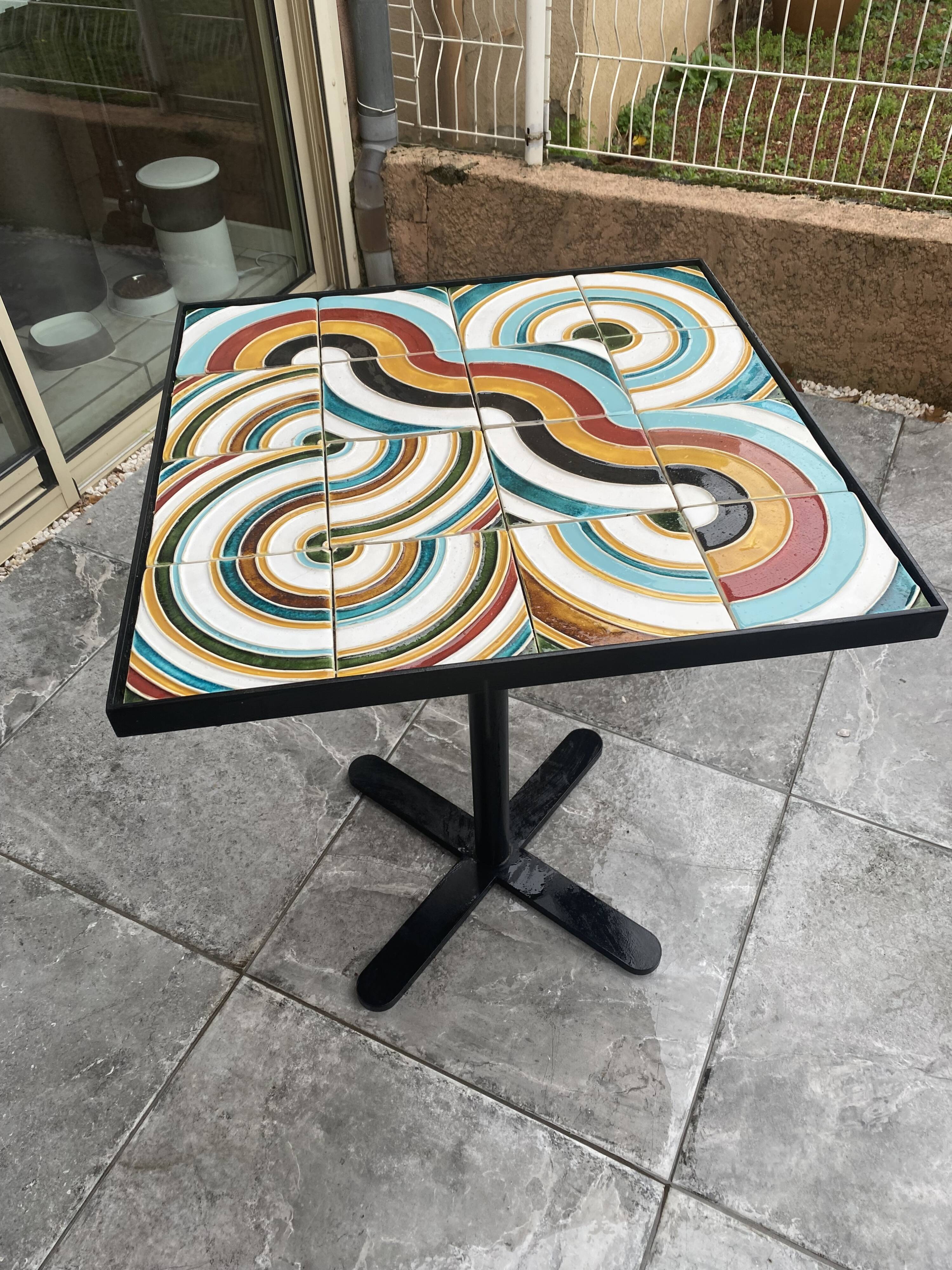 Indoor/outdoor bistro table