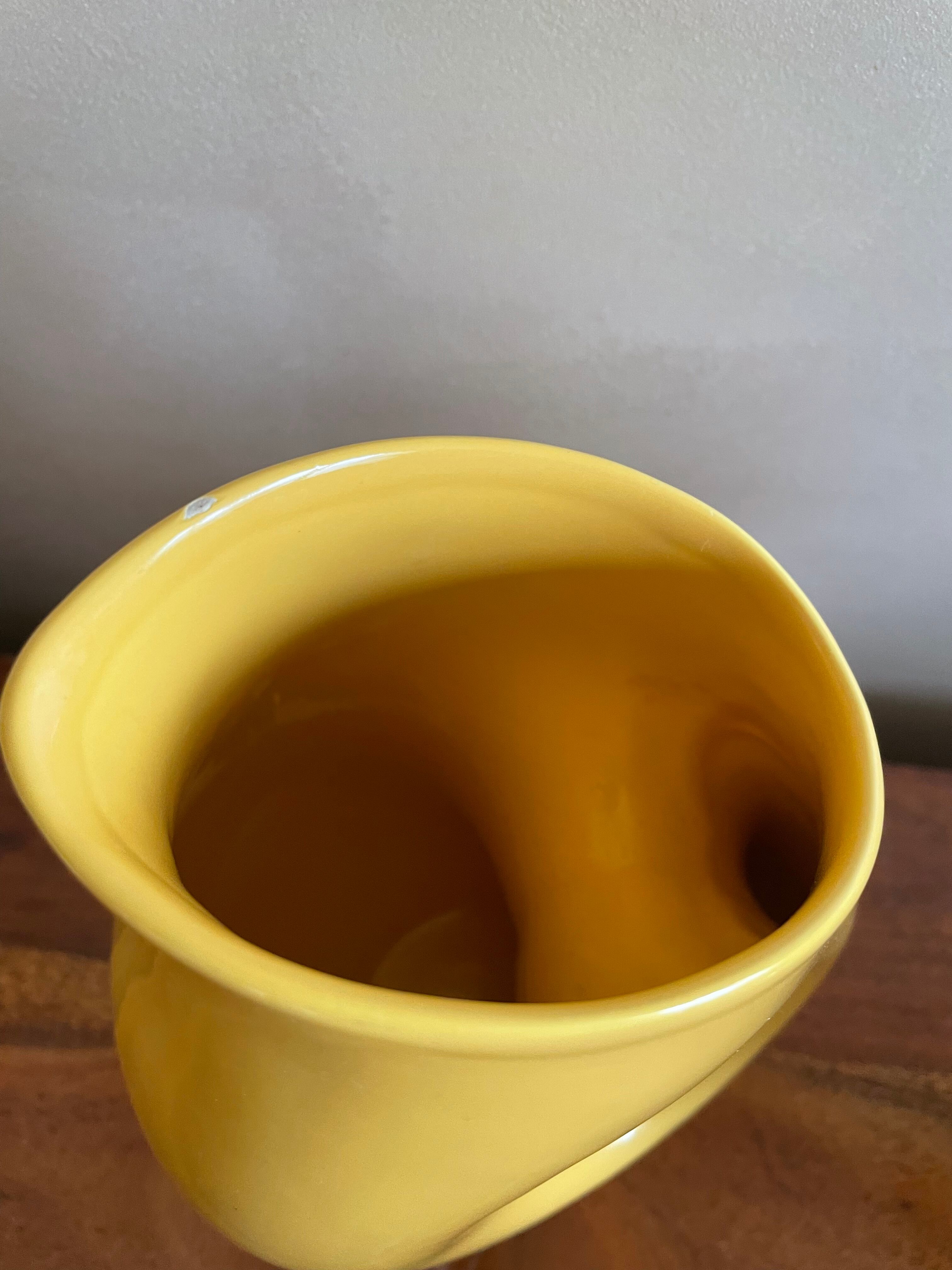 Vase habitat yellow vintage light shine