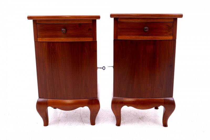 Paire de tables de chevet, Pologne, années 1940. Après rénovation.