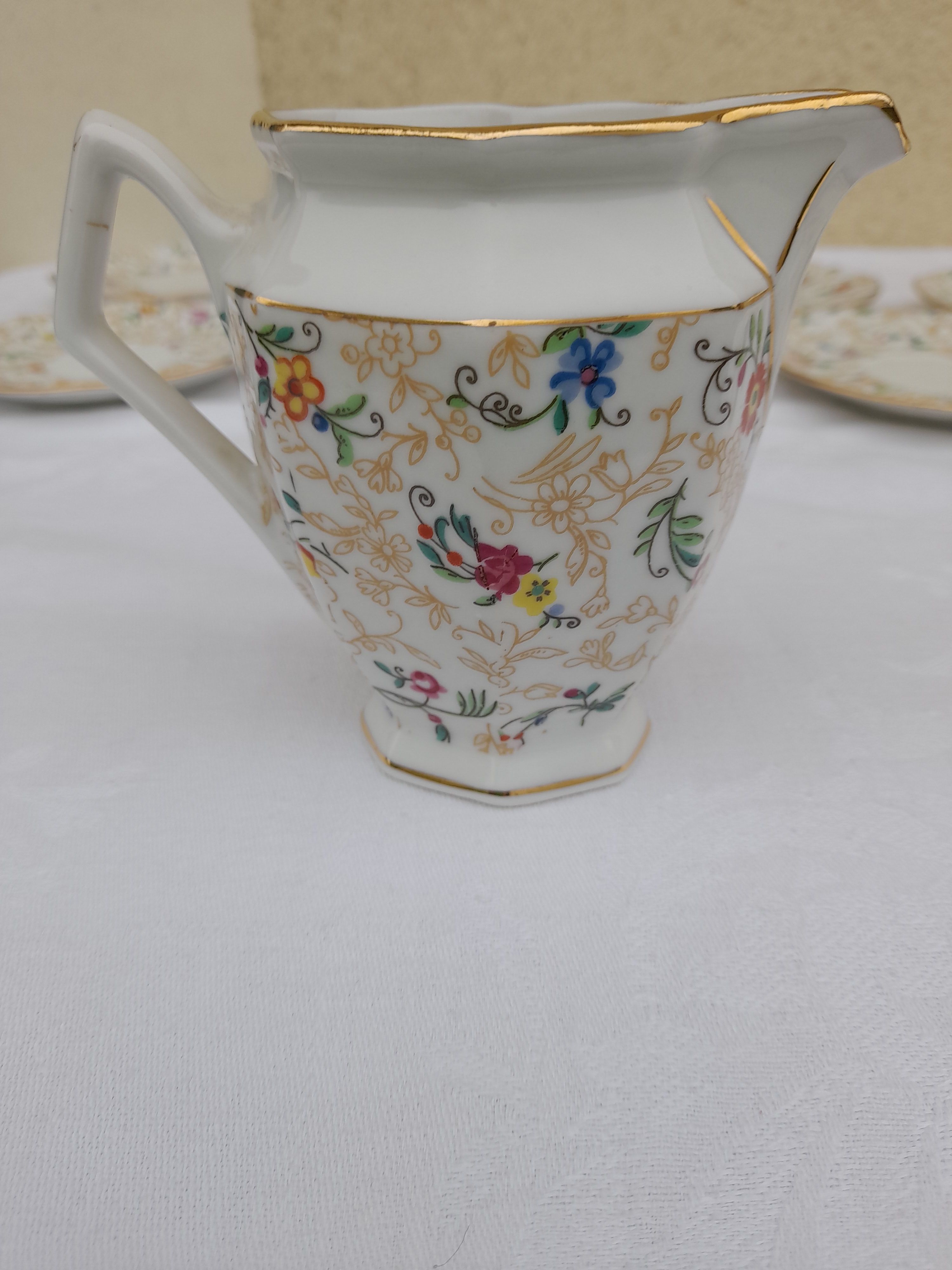Lourioux Foecy porcelain tea set 12 cups, a sugar bowl and a crèmier