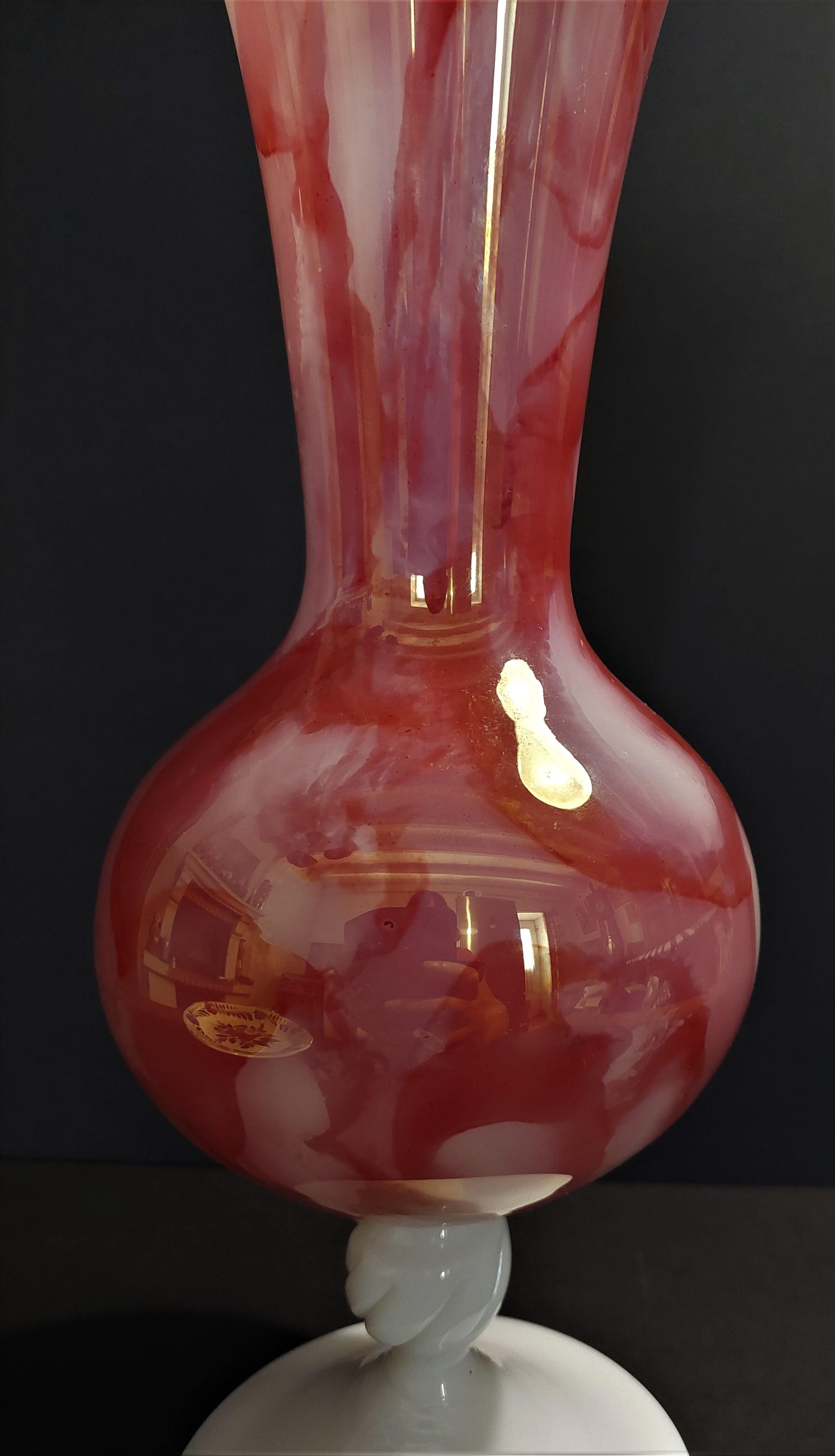 Vintage vase in iridescent glass and opaline marbled pink and white 34 cm