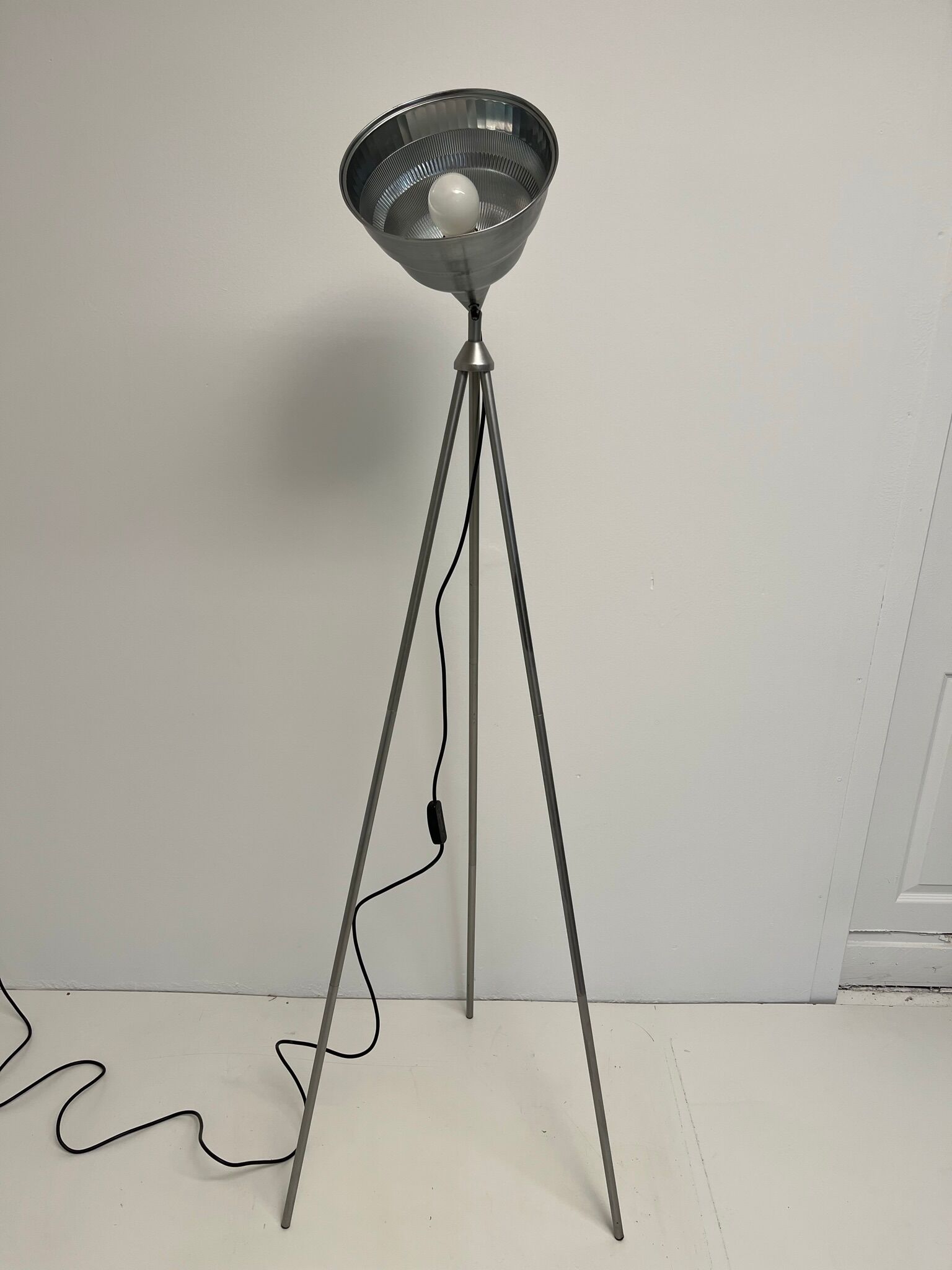 Lampadaire trépied abat-jour métal