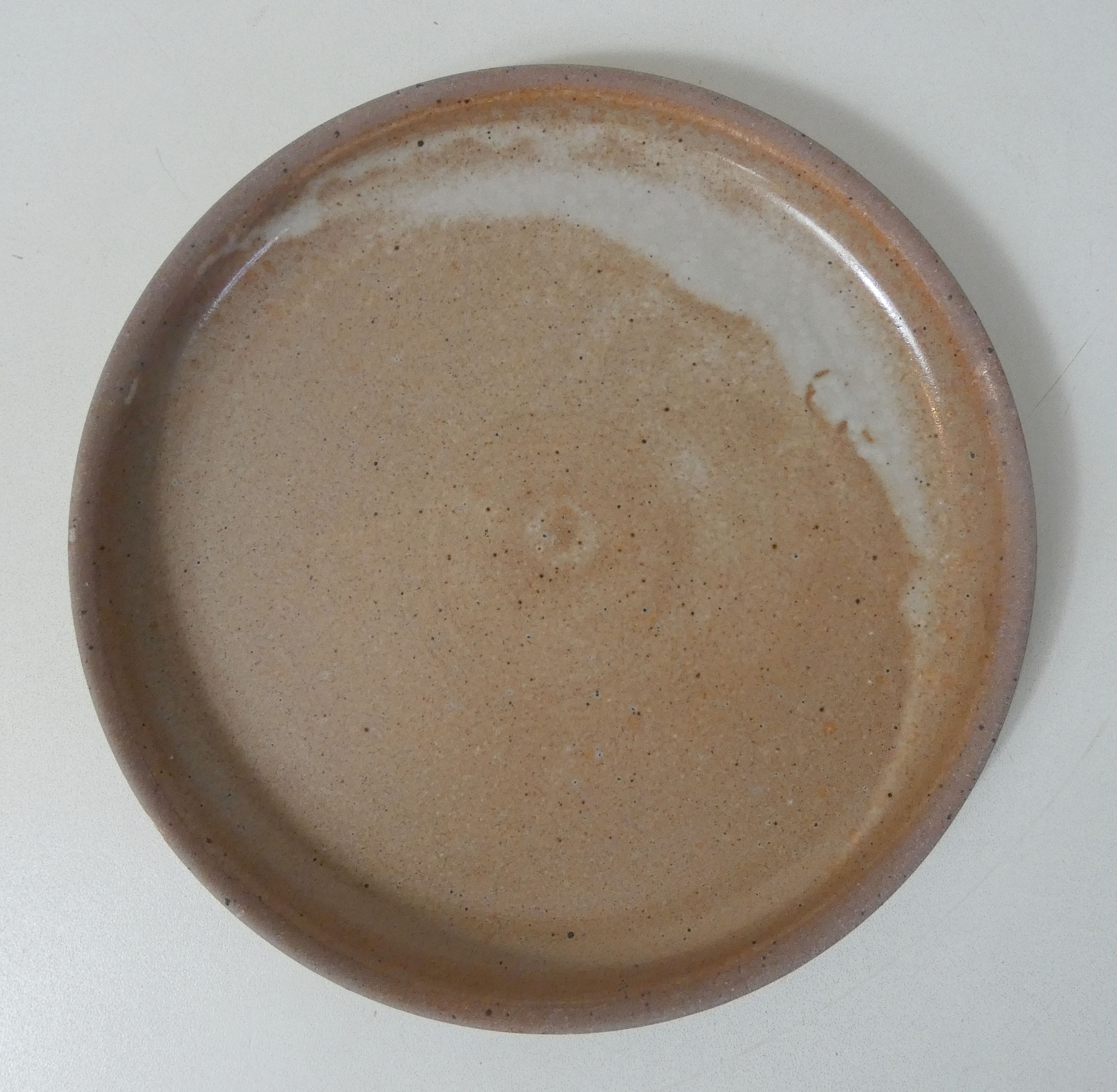 6 flat plates in Vintage stoneware