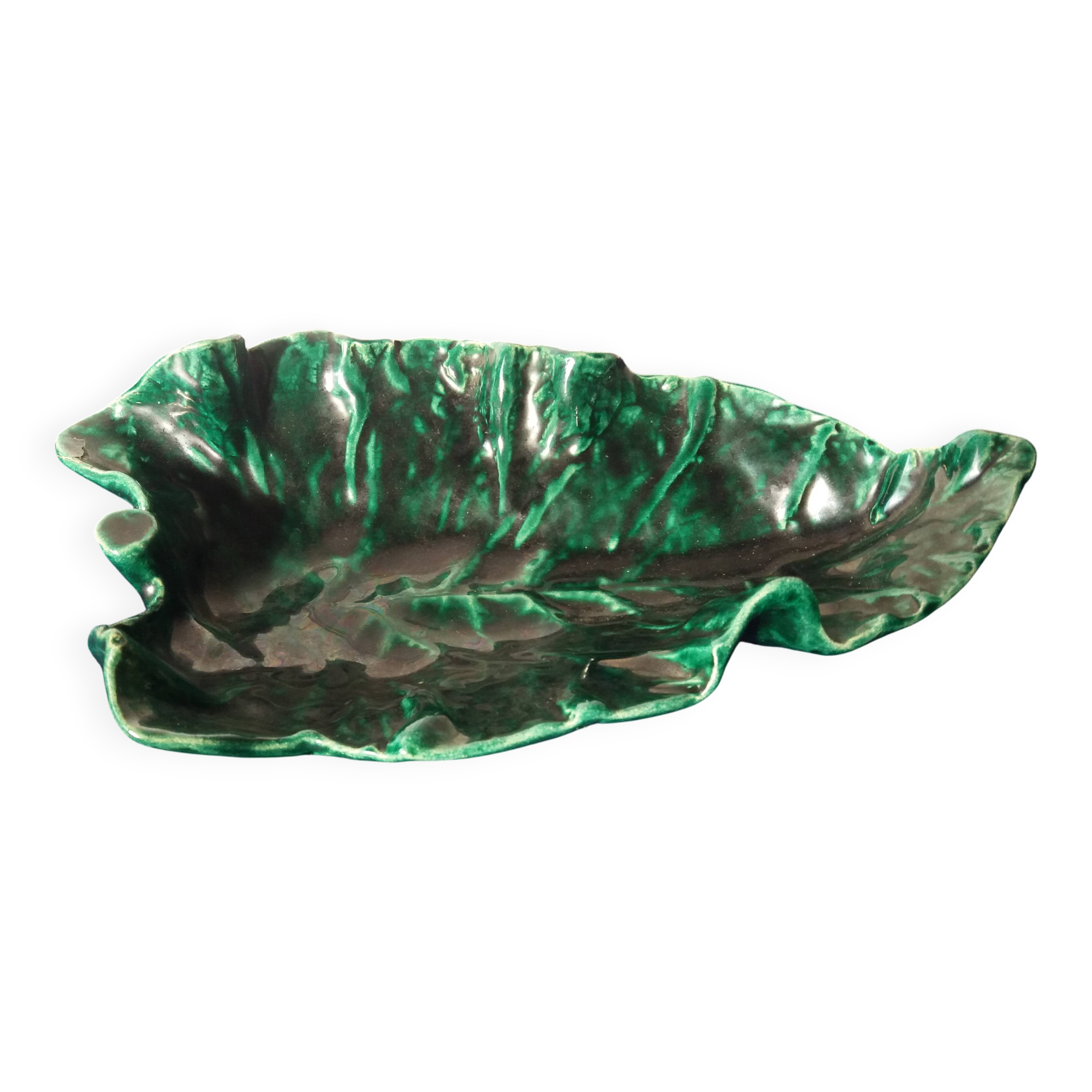 Artist's cup in the shape of a leaf in slip signed