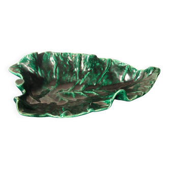 Artist's cup in the shape of a leaf in slip signed