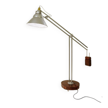 Superb pivoting aluminium floor lamp.