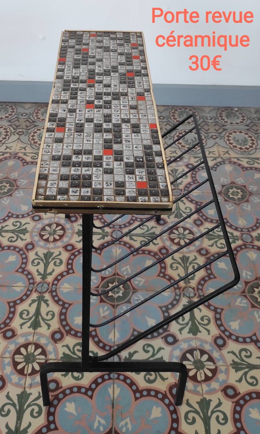 Ceramic and metal magazine rack