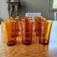 Lot de 9 gobelets hauts vintage en verre ambre