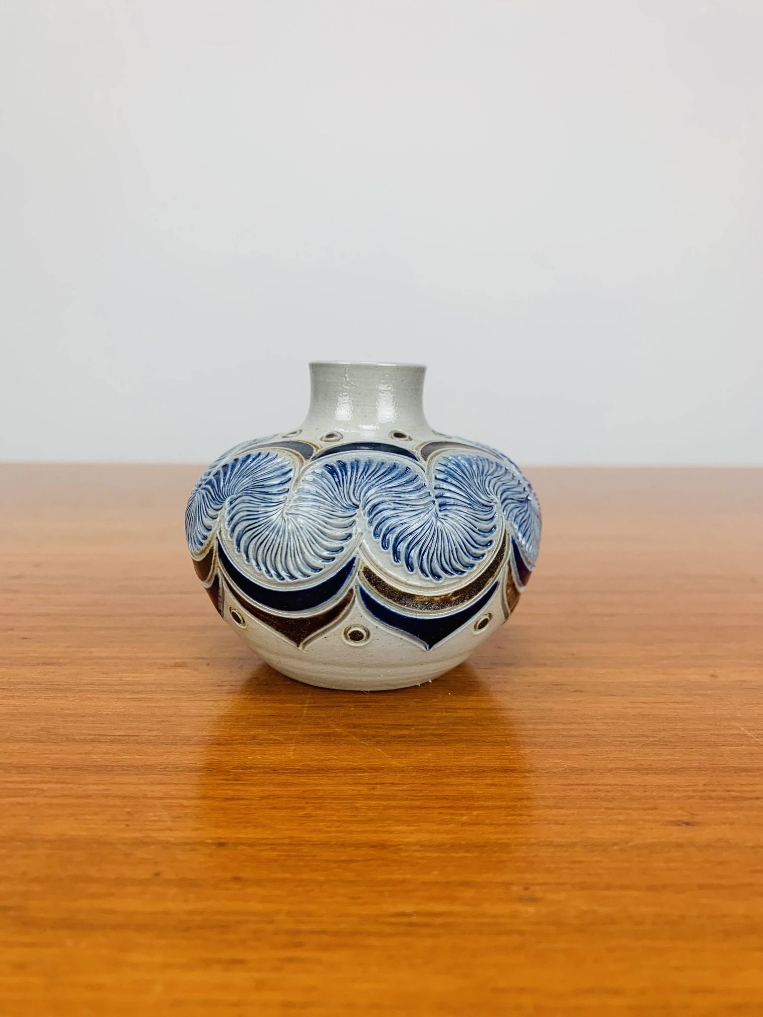 Art Deco vase in Alsace sandstone from Betschdorf