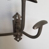 Tin wall patere has 3 hooks