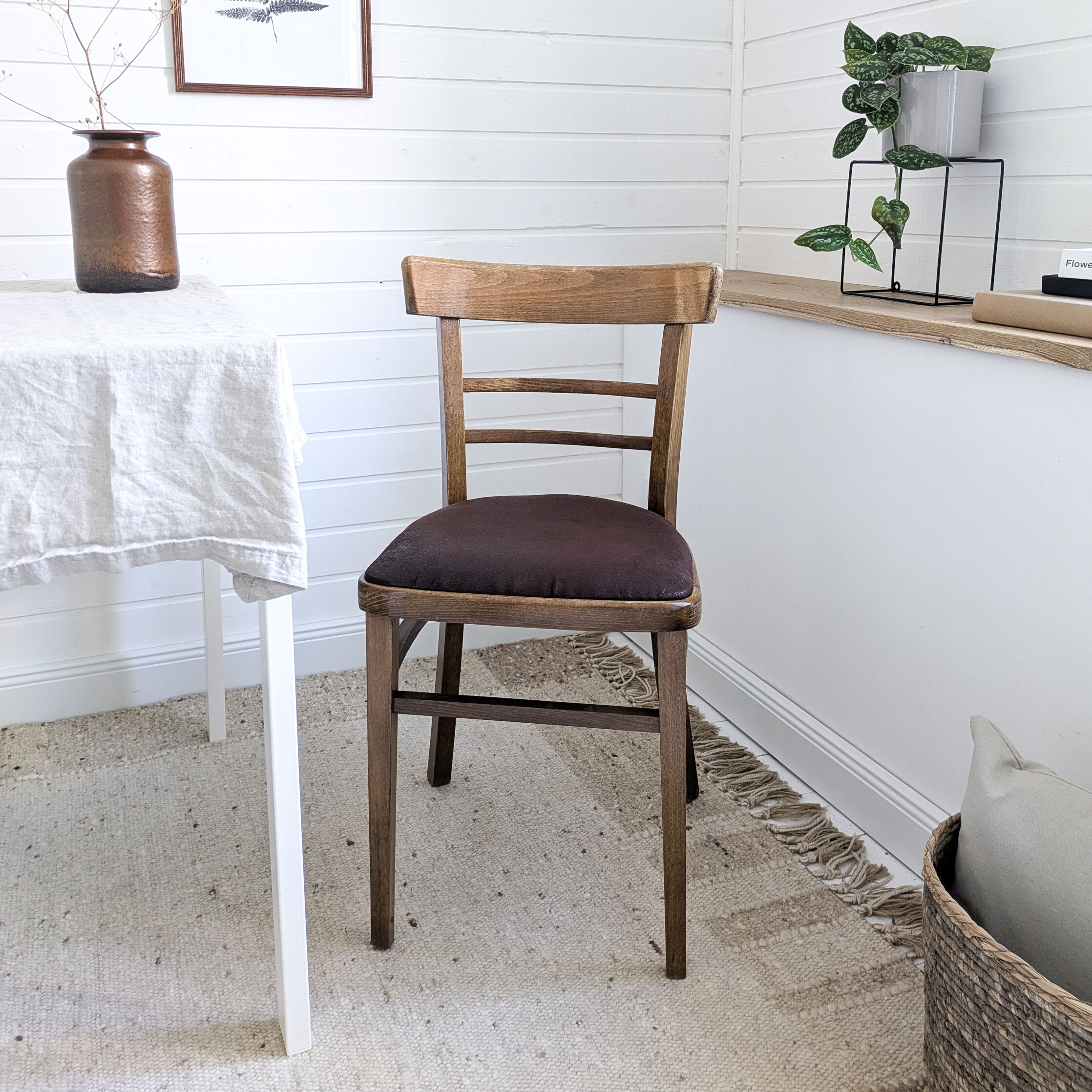 15 chaises Frankfurter vintage, bois foncé, assise rembourrée