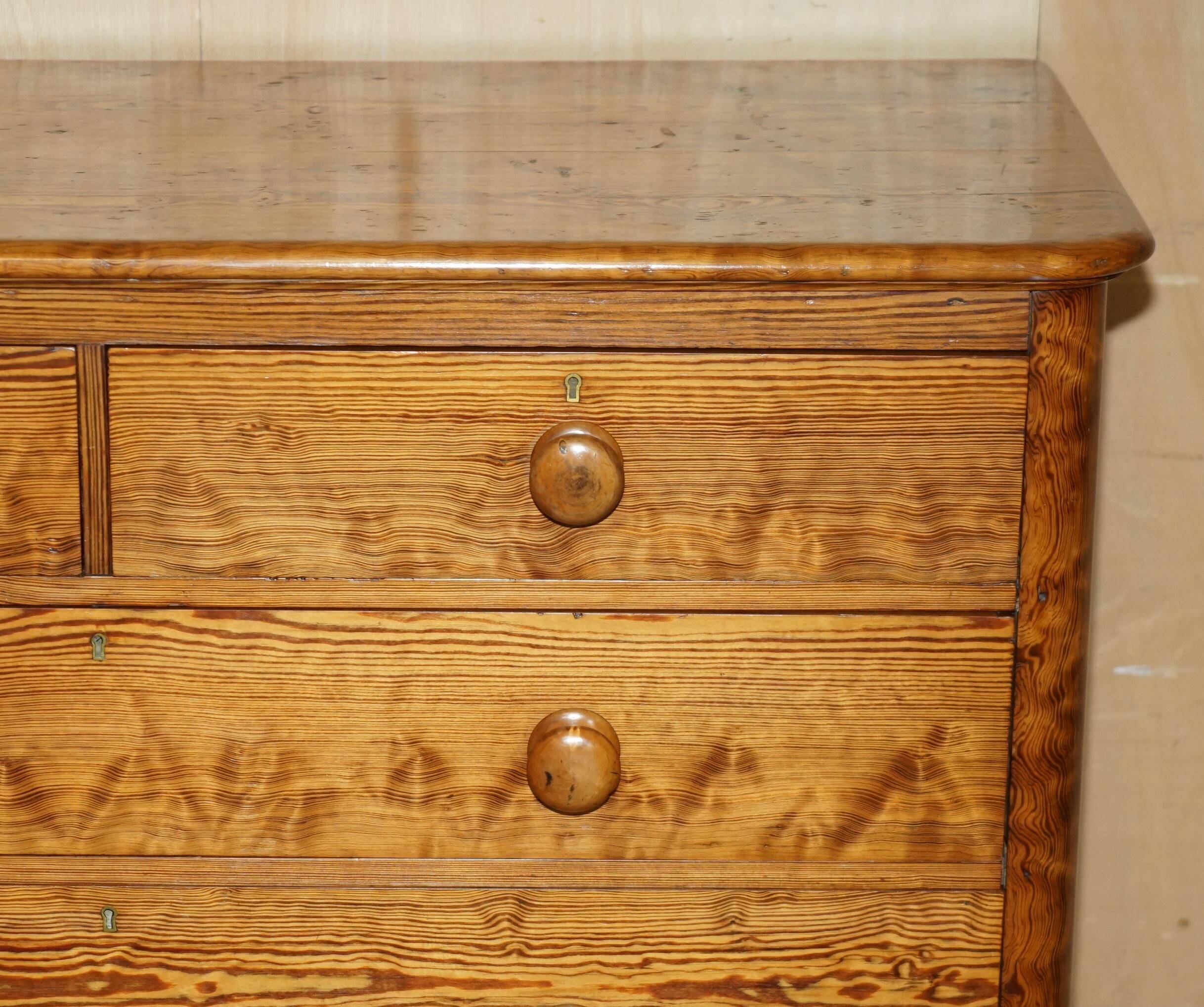 Large Victorian chest of drawers in solid pine from around 1880.